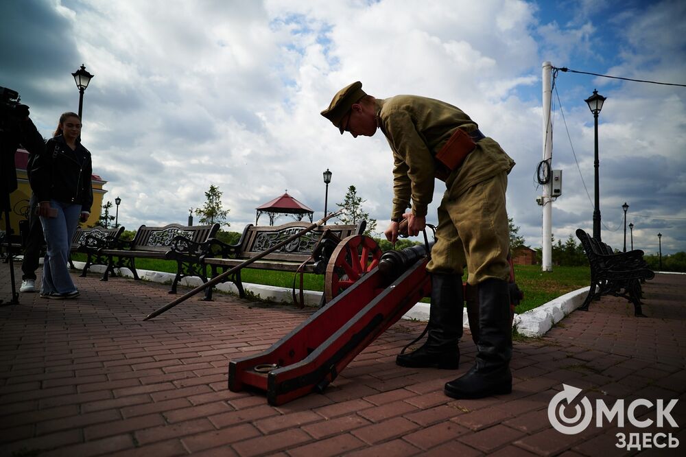 На территории Омской крепости прошла презентация первой постоянной костюмированной экскурсии. Фото: Илья Петров