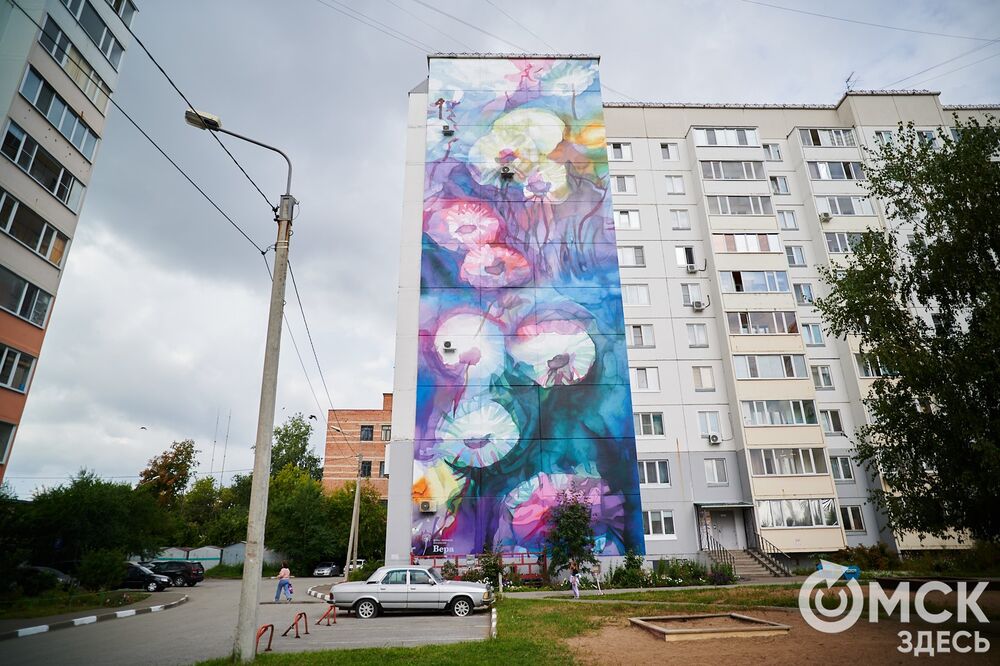 В микрорайоне Модерн продолжается арт-фестиваль "Омск, ты просто космос!". Фото: Илья Петров