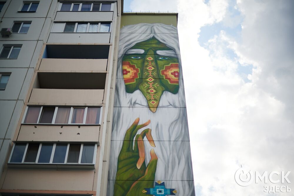 В микрорайоне Модерн продолжается арт-фестиваль "Омск, ты просто космос!". Фото: Илья Петров