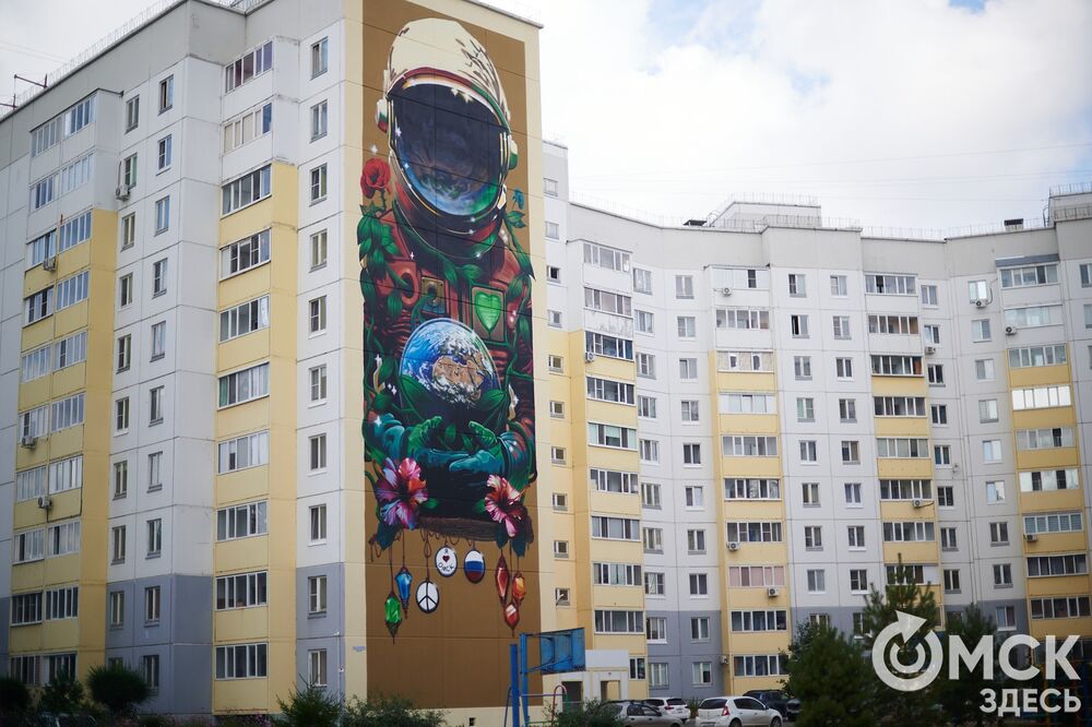 В микрорайоне Модерн продолжается арт-фестиваль "Омск, ты просто космос!". Фото: Илья Петров