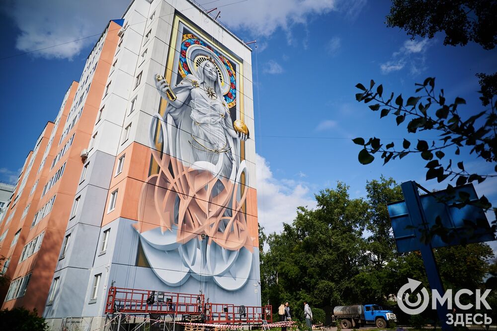 В микрорайоне Модерн продолжается арт-фестиваль "Омск, ты просто космос!". Фото: Илья Петров