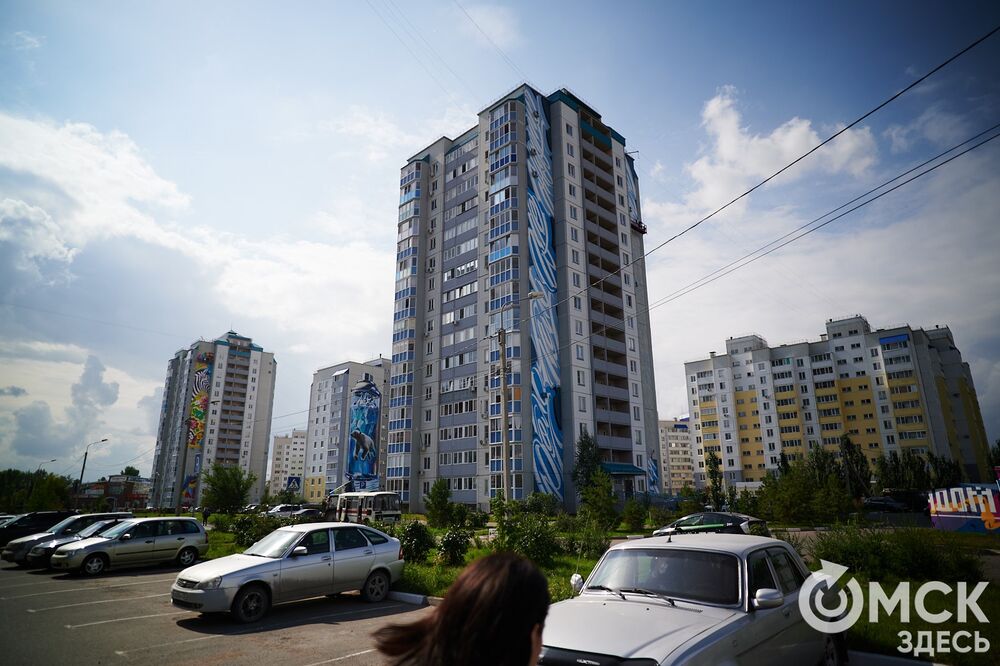 В микрорайоне Модерн продолжается арт-фестиваль "Омск, ты просто космос!". Фото: Илья Петров