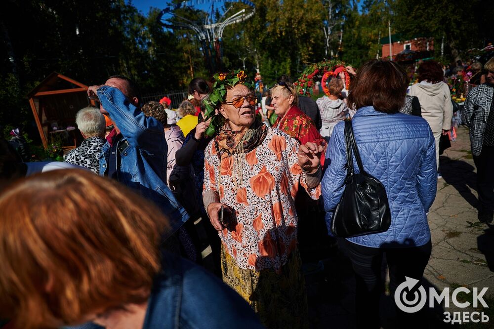 Замысловатые дачные экспонаты представили в парке им. 30-летия ВЛКСМ. Подробнее: читайте здесь . Фото: Илья Петров