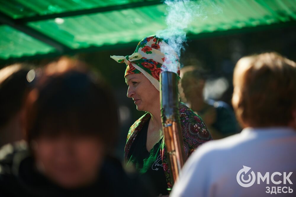 Замысловатые дачные экспонаты представили в парке им. 30-летия ВЛКСМ. Подробнее: читайте здесь . Фото: Илья Петров