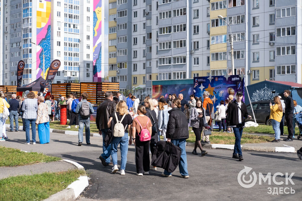 Художники из разных городов и стран создали муралы на фасадах многоэтажек. Подробнее: читайте здесь . Фото: Елизавета Медведева