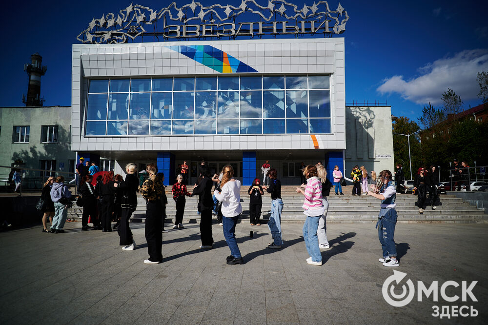 В Омске прошёл двухдневный фестиваль молодёжной субкультуры OMA-Con. Первый день был посвящён Западу, второй - Востоку. Подробности читайте здесь . Фото: Илья Петров