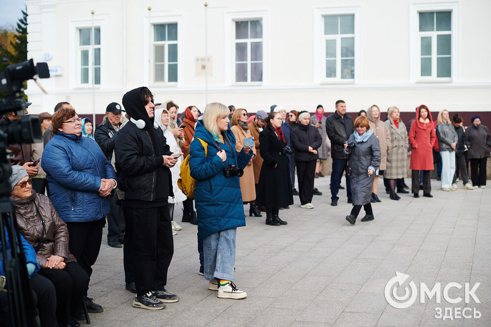 Открытие арт-объекта "Скамья Гасфорда" возле ОГИК музея