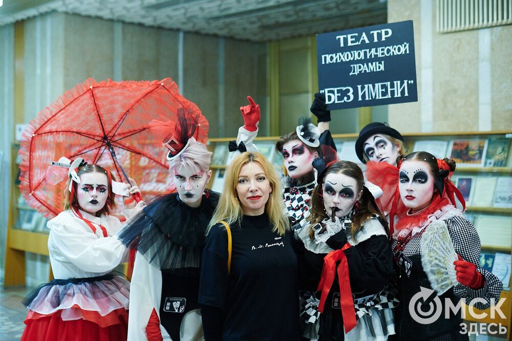 В рамках ежегодной всероссийской акции "Ночь искусств" омские музеи, театры и все, кто так или иначе связан с миром творчества, подготовили особенные программы, не закрывая двери почти до полуночи. Фото: Илья Петров