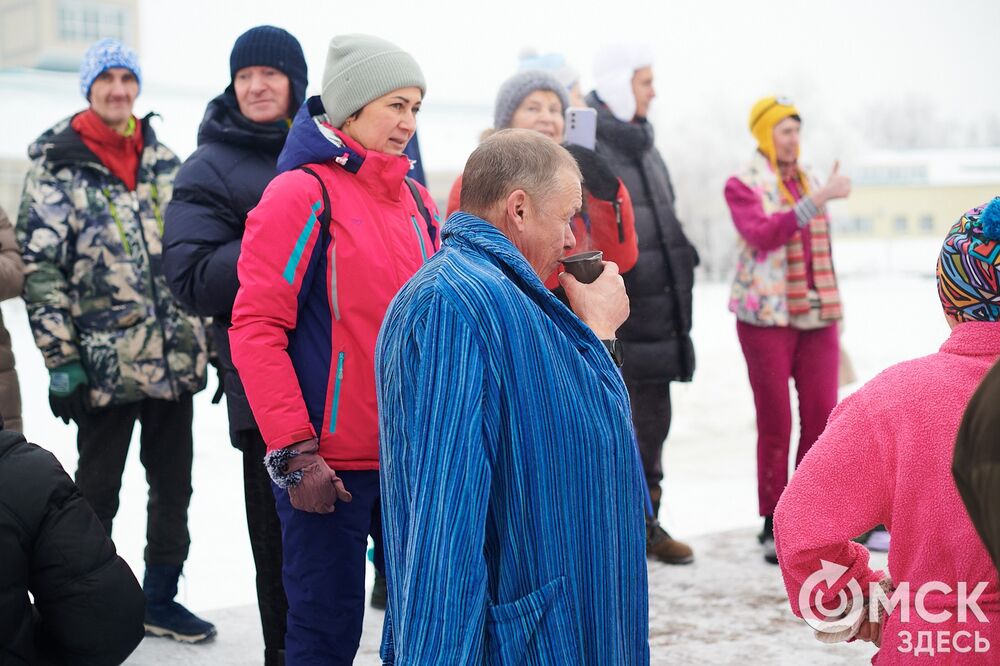 Погода в Омске порой рисует фантазийные пейзажи. На фоне зимней красоты моржи открыли новый сезон. Подробности здесь . Фото: Илья Петров, Елизавета Медведева