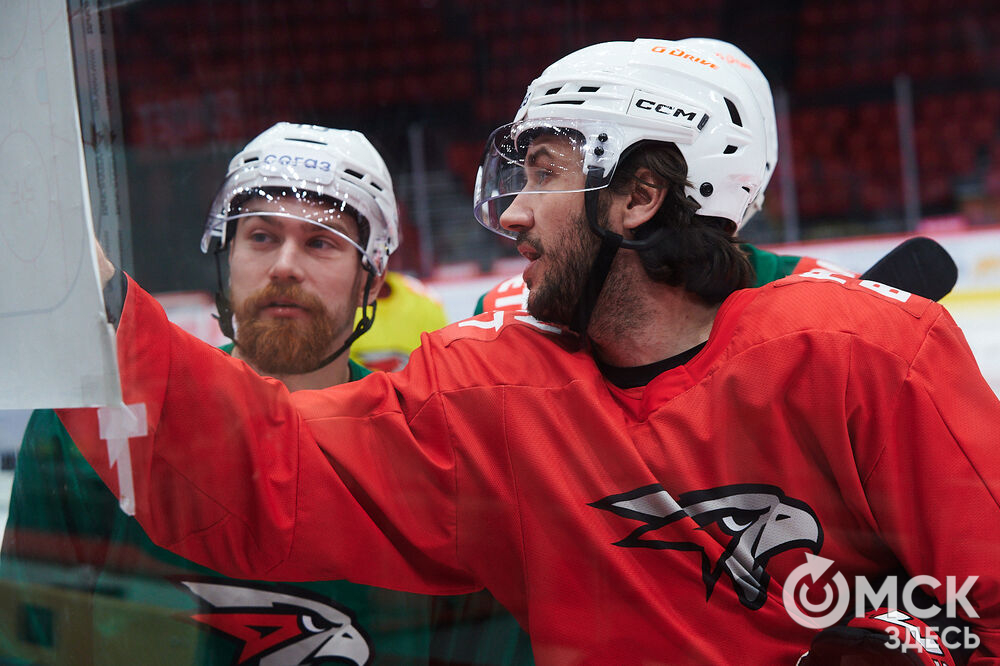 Новый главный тренер ХК "Авангард" Ги Буше прибыл в Омск и провёл первую тренировку с командой. Фото: Илья Петров