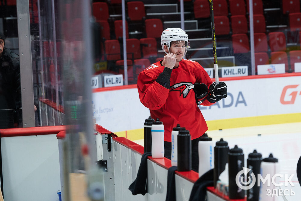 Новый главный тренер ХК "Авангард" Ги Буше прибыл в Омск и провёл первую тренировку с командой. Фото: Илья Петров