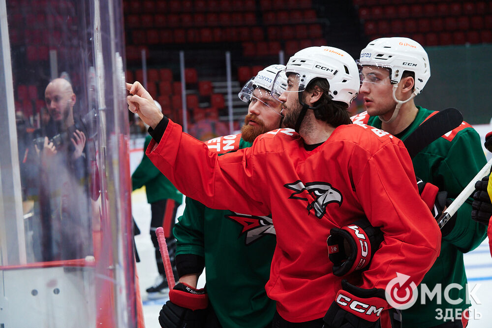 Новый главный тренер ХК "Авангард" Ги Буше прибыл в Омск и провёл первую тренировку с командой. Фото: Илья Петров