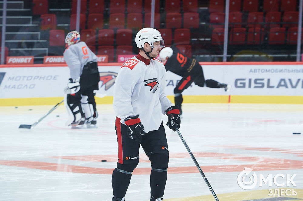 Новый главный тренер ХК "Авангард" Ги Буше прибыл в Омск и провёл первую тренировку с командой. Фото: Илья Петров