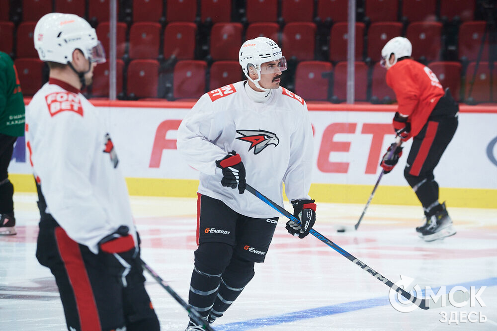 Новый главный тренер ХК "Авангард" Ги Буше прибыл в Омск и провёл первую тренировку с командой. Фото: Илья Петров