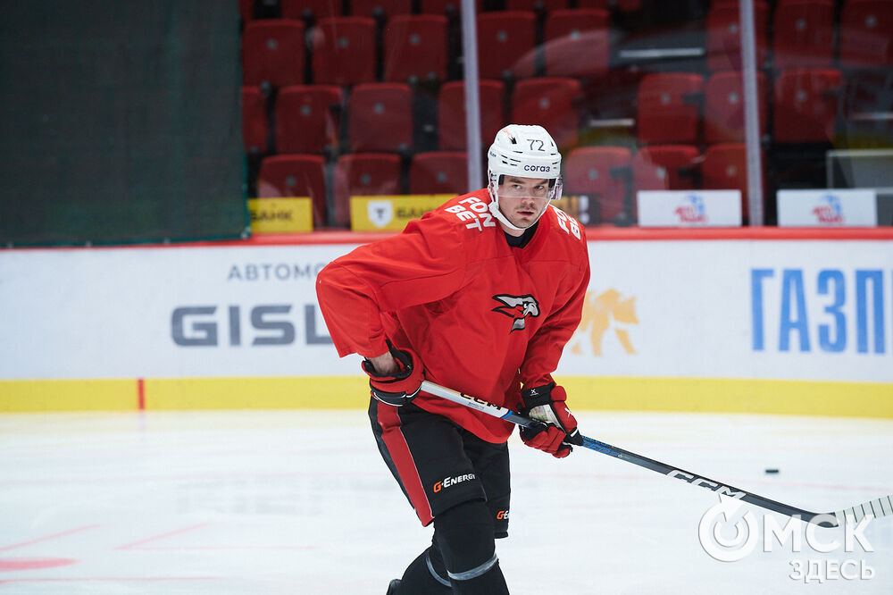 Новый главный тренер ХК "Авангард" Ги Буше прибыл в Омск и провёл первую тренировку с командой. Фото: Илья Петров