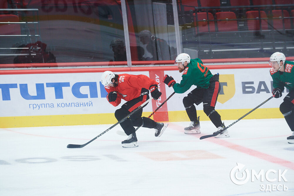 Новый главный тренер ХК "Авангард" Ги Буше прибыл в Омск и провёл первую тренировку с командой. Фото: Илья Петров