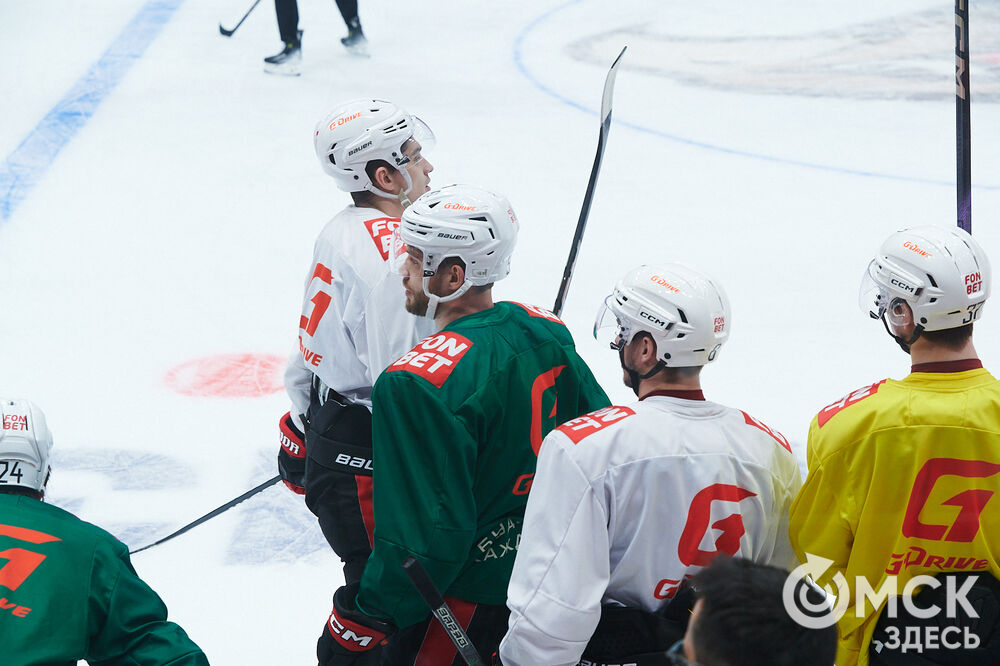 Новый главный тренер ХК "Авангард" Ги Буше прибыл в Омск и провёл первую тренировку с командой. Фото: Илья Петров