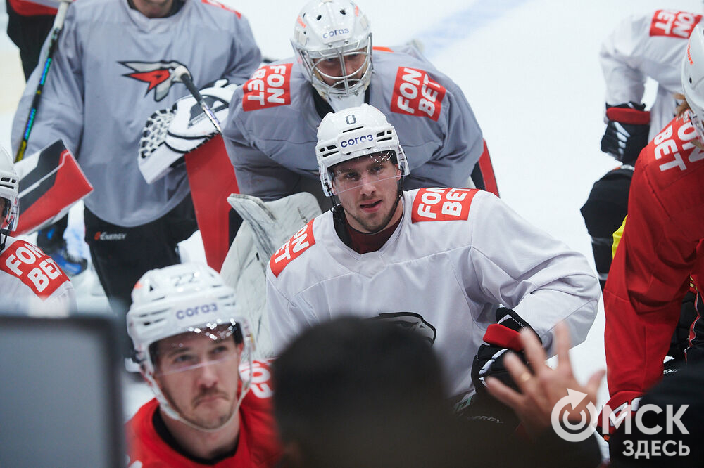 Новый главный тренер ХК "Авангард" Ги Буше прибыл в Омск и провёл первую тренировку с командой. Фото: Илья Петров