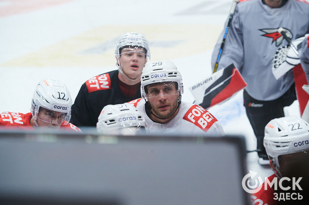 Новый главный тренер ХК "Авангард" Ги Буше прибыл в Омск и провёл первую тренировку с командой. Фото: Илья Петров