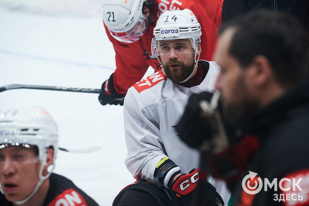Новый главный тренер ХК "Авангард" Ги Буше прибыл в Омск и провёл первую тренировку с командой. Фото: Илья Петров