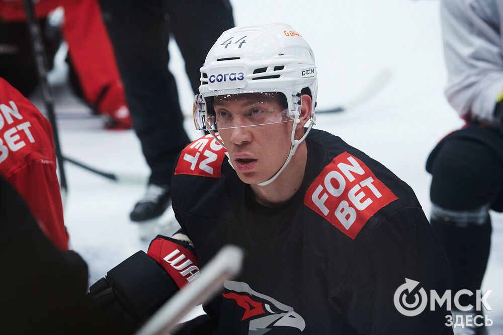 Новый главный тренер ХК "Авангард" Ги Буше прибыл в Омск и провёл первую тренировку с командой. Фото: Илья Петров