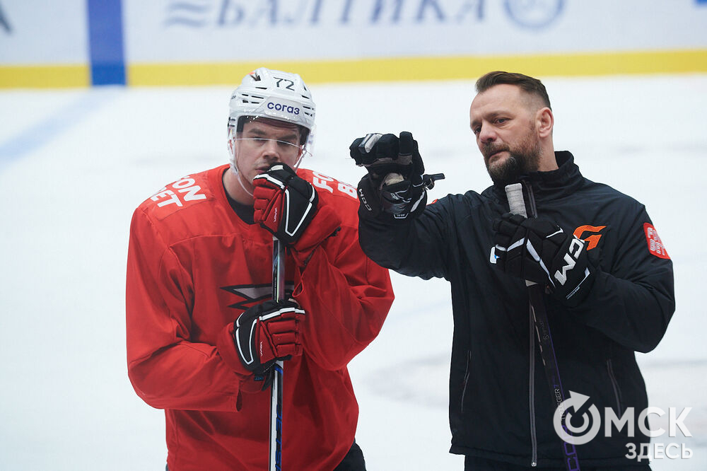 Новый главный тренер ХК "Авангард" Ги Буше прибыл в Омск и провёл первую тренировку с командой. Фото: Илья Петров