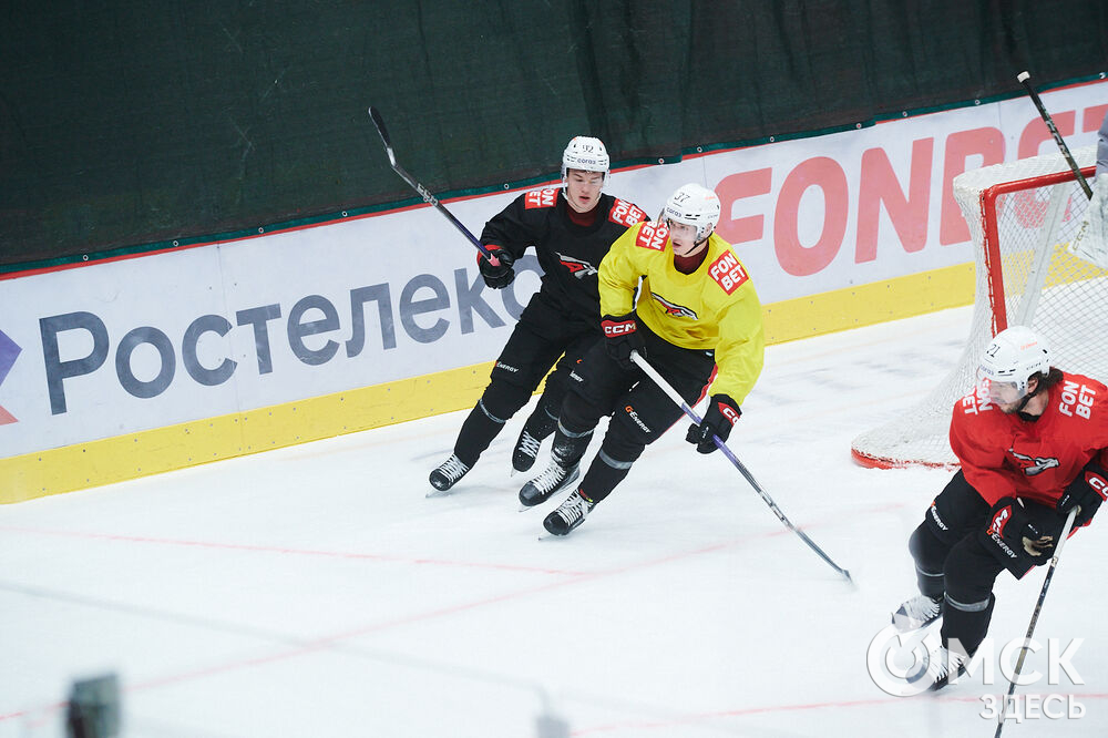 Новый главный тренер ХК "Авангард" Ги Буше прибыл в Омск и провёл первую тренировку с командой. Фото: Илья Петров