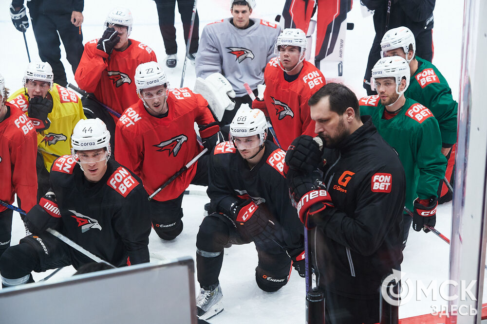 Новый главный тренер ХК "Авангард" Ги Буше прибыл в Омск и провёл первую тренировку с командой. Фото: Илья Петров