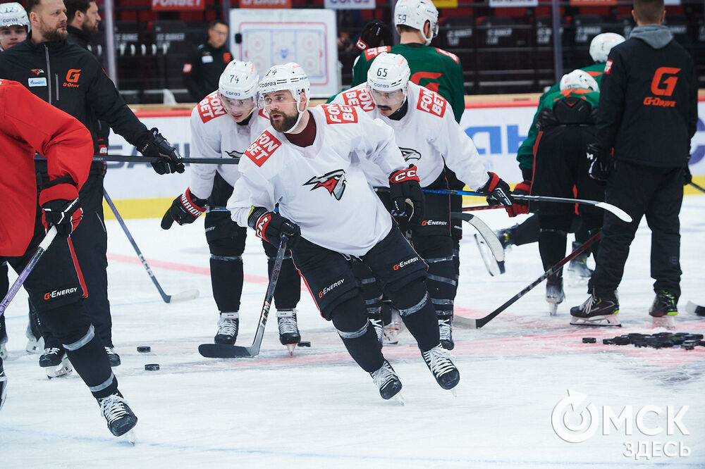 Новый главный тренер ХК "Авангард" Ги Буше прибыл в Омск и провёл первую тренировку с командой. Фото: Илья Петров