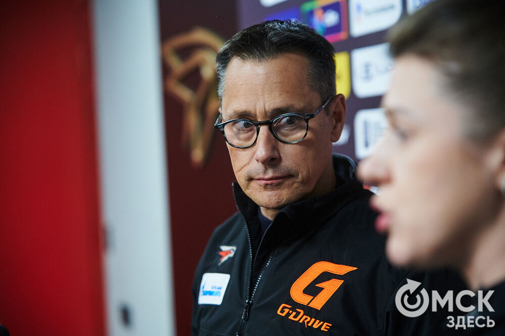 Новый главный тренер ХК "Авангард" Ги Буше прибыл в Омск и провёл первую тренировку с командой. Фото: Илья Петров