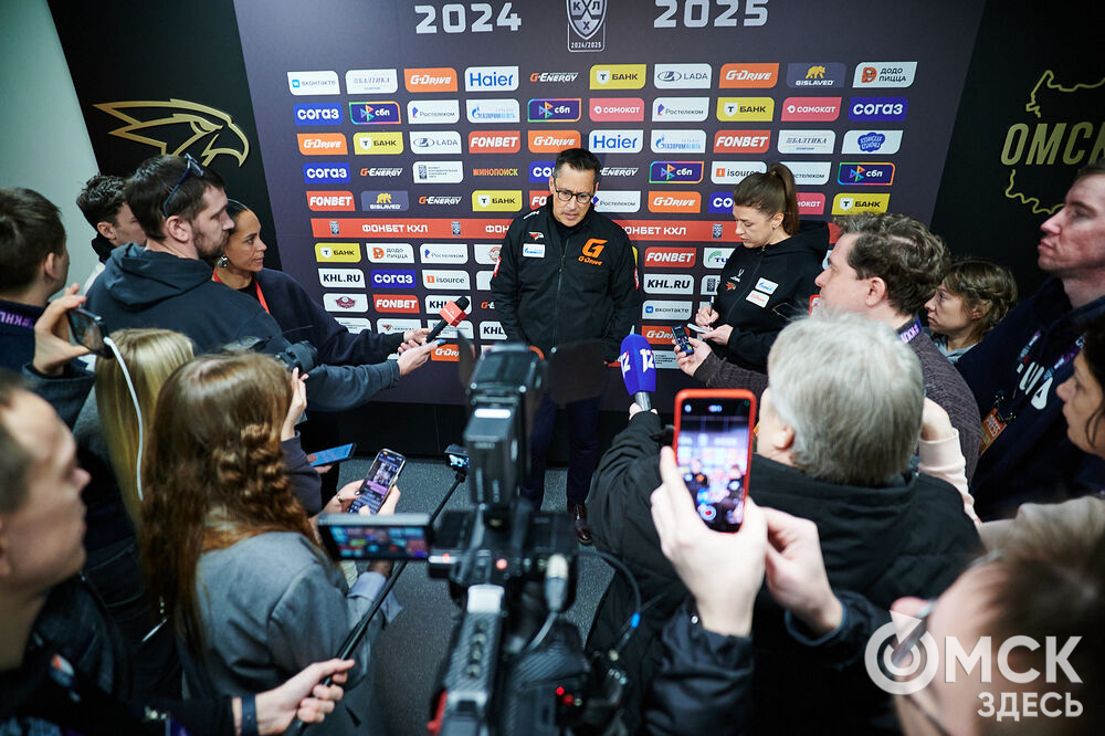 Новый главный тренер ХК "Авангард" Ги Буше прибыл в Омск и провёл первую тренировку с командой. Фото: Илья Петров