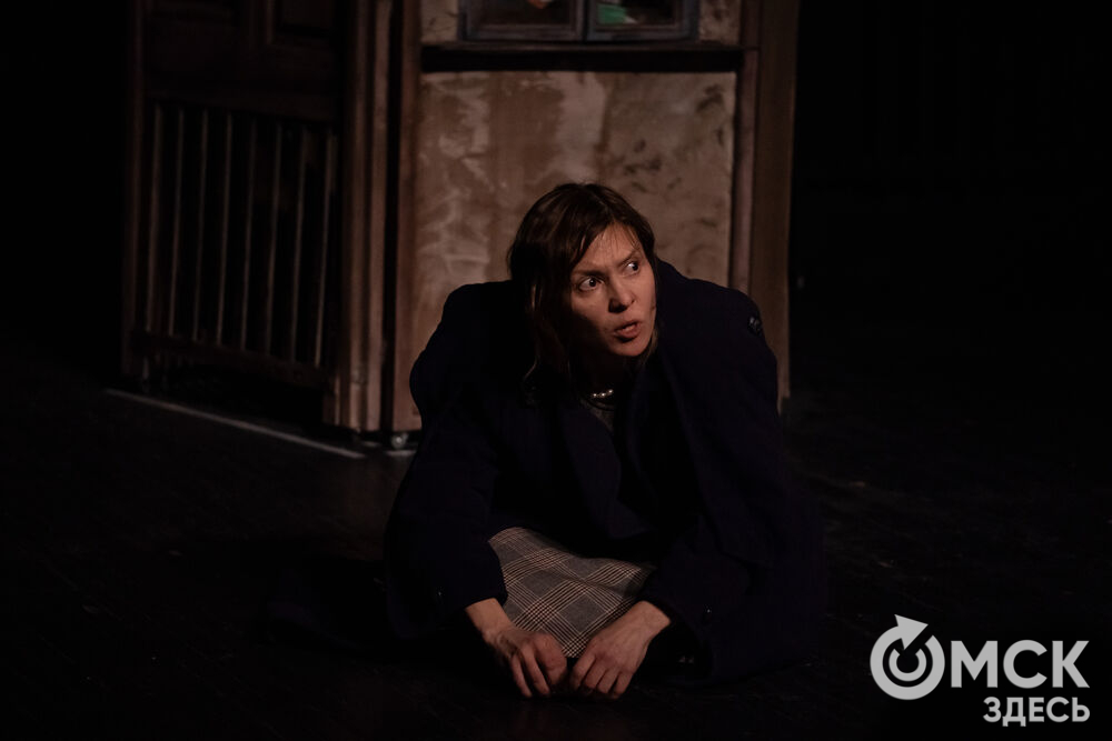В рамках фестиваля моноспектаклей ЧАТ показали спектакль "Пыль" . Это история о нелёгкой судьбе немецкой писательницы Ирмгард Койн. Главную роль исполнила актриса из сериала "Слово пацана. Кровь на асфальте" (18+) Руслана Доронина. Фото: Елизавета Медведева