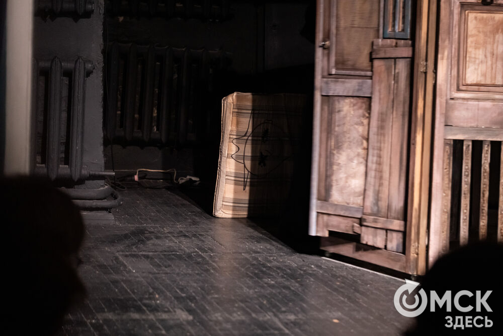 В рамках фестиваля моноспектаклей ЧАТ показали спектакль "Пыль" . Это история о нелёгкой судьбе немецкой писательницы Ирмгард Койн. Главную роль исполнила актриса из сериала "Слово пацана. Кровь на асфальте" (18+) Руслана Доронина. Фото: Елизавета Медведева