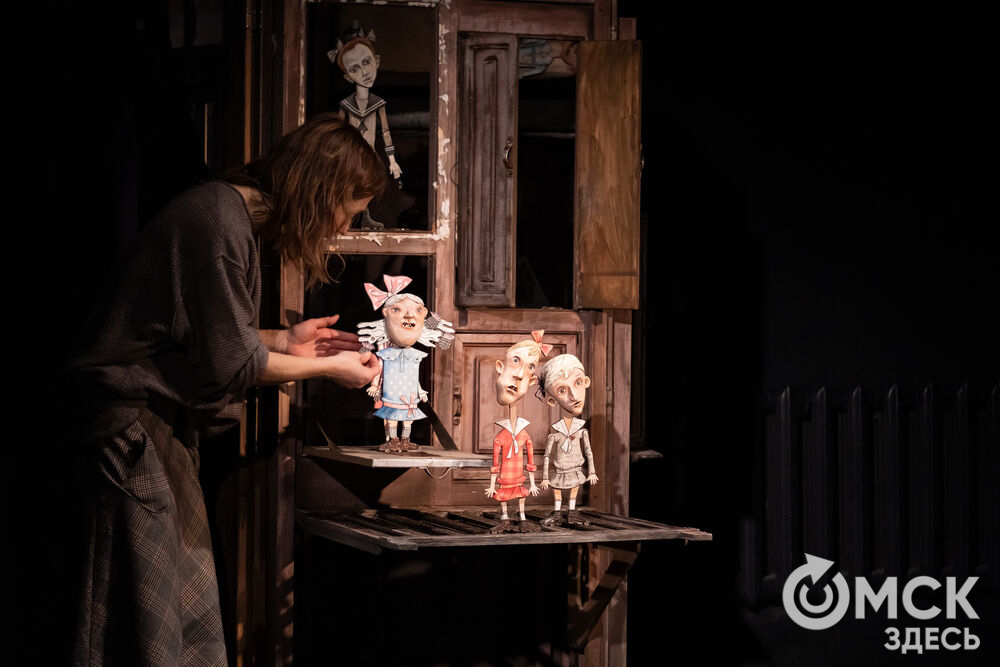 В рамках фестиваля моноспектаклей ЧАТ показали спектакль "Пыль" . Это история о нелёгкой судьбе немецкой писательницы Ирмгард Койн. Главную роль исполнила актриса из сериала "Слово пацана. Кровь на асфальте" (18+) Руслана Доронина. Фото: Елизавета Медведева