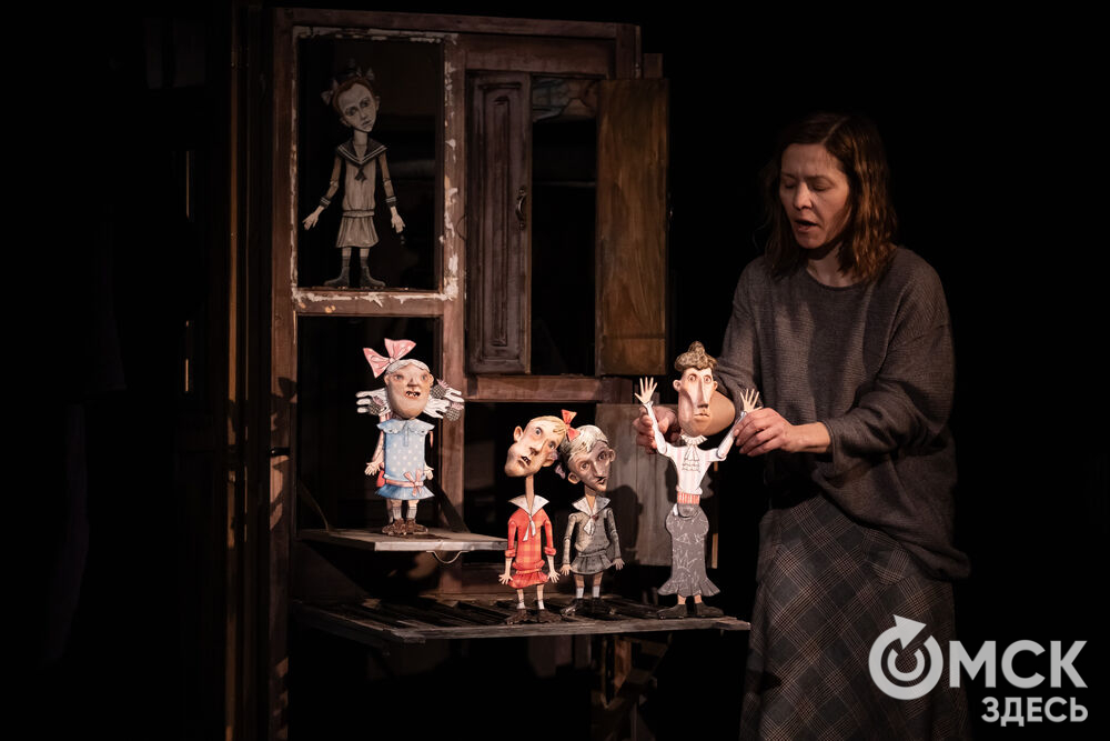 В рамках фестиваля моноспектаклей ЧАТ показали спектакль "Пыль" . Это история о нелёгкой судьбе немецкой писательницы Ирмгард Койн. Главную роль исполнила актриса из сериала "Слово пацана. Кровь на асфальте" (18+) Руслана Доронина. Фото: Елизавета Медведева