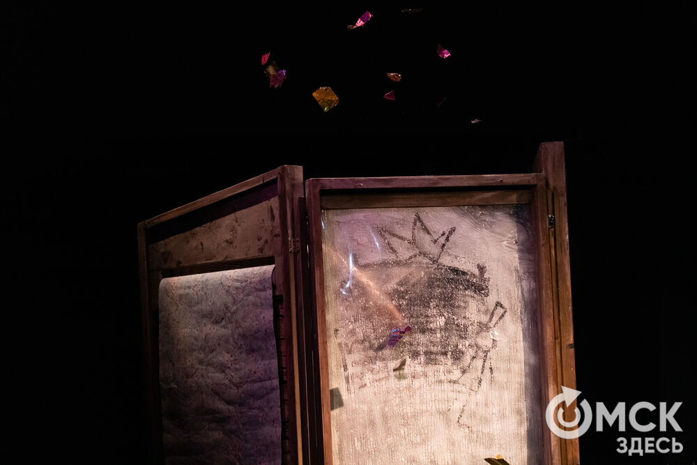 В рамках фестиваля моноспектаклей ЧАТ показали спектакль "Пыль" . Это история о нелёгкой судьбе немецкой писательницы Ирмгард Койн. Главную роль исполнила актриса из сериала "Слово пацана. Кровь на асфальте" (18+) Руслана Доронина. Фото: Елизавета Медведева