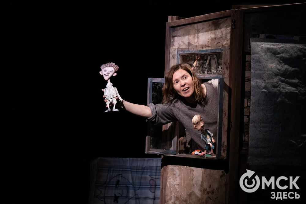 В рамках фестиваля моноспектаклей ЧАТ показали спектакль "Пыль" . Это история о нелёгкой судьбе немецкой писательницы Ирмгард Койн. Главную роль исполнила актриса из сериала "Слово пацана. Кровь на асфальте" (18+) Руслана Доронина. Фото: Елизавета Медведева