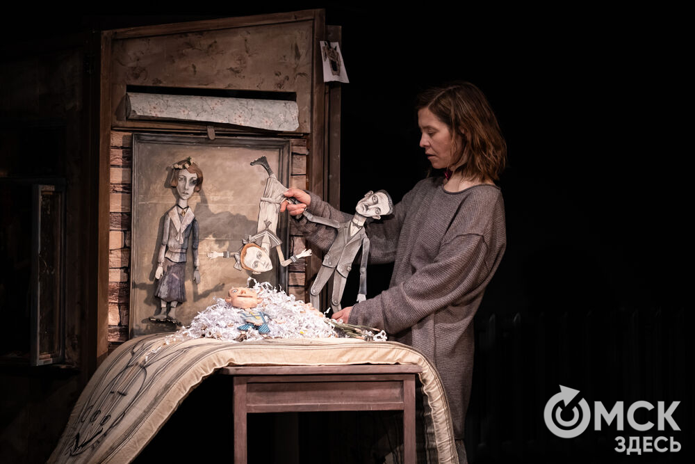 В рамках фестиваля моноспектаклей ЧАТ показали спектакль "Пыль" . Это история о нелёгкой судьбе немецкой писательницы Ирмгард Койн. Главную роль исполнила актриса из сериала "Слово пацана. Кровь на асфальте" (18+) Руслана Доронина. Фото: Елизавета Медведева