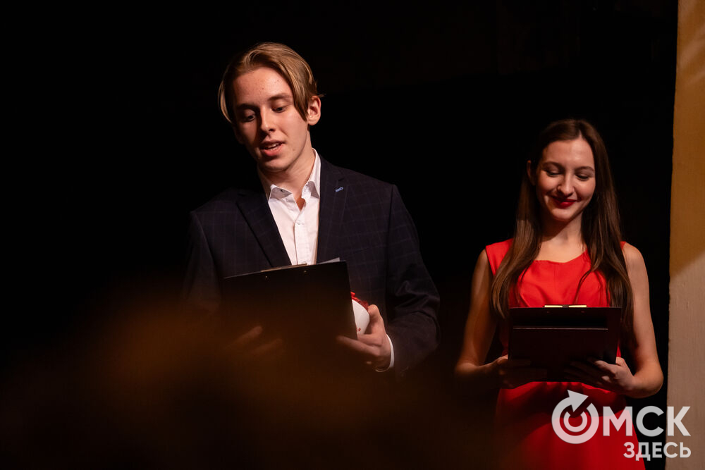 В рамках фестиваля моноспектаклей ЧАТ показали спектакль "Пыль" . Это история о нелёгкой судьбе немецкой писательницы Ирмгард Койн. Главную роль исполнила актриса из сериала "Слово пацана. Кровь на асфальте" (18+) Руслана Доронина. Фото: Елизавета Медведева