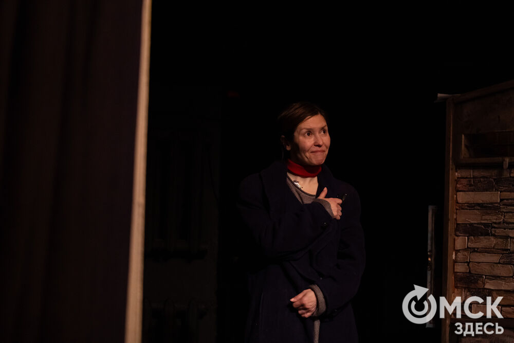 В рамках фестиваля моноспектаклей ЧАТ показали спектакль "Пыль" . Это история о нелёгкой судьбе немецкой писательницы Ирмгард Койн. Главную роль исполнила актриса из сериала "Слово пацана. Кровь на асфальте" (18+) Руслана Доронина. Фото: Елизавета Медведева