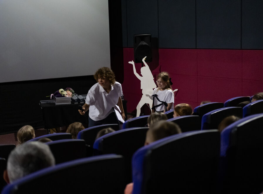 Нарядные образы и десятки улыбок: двенадцатый выпускной Школы ТВ