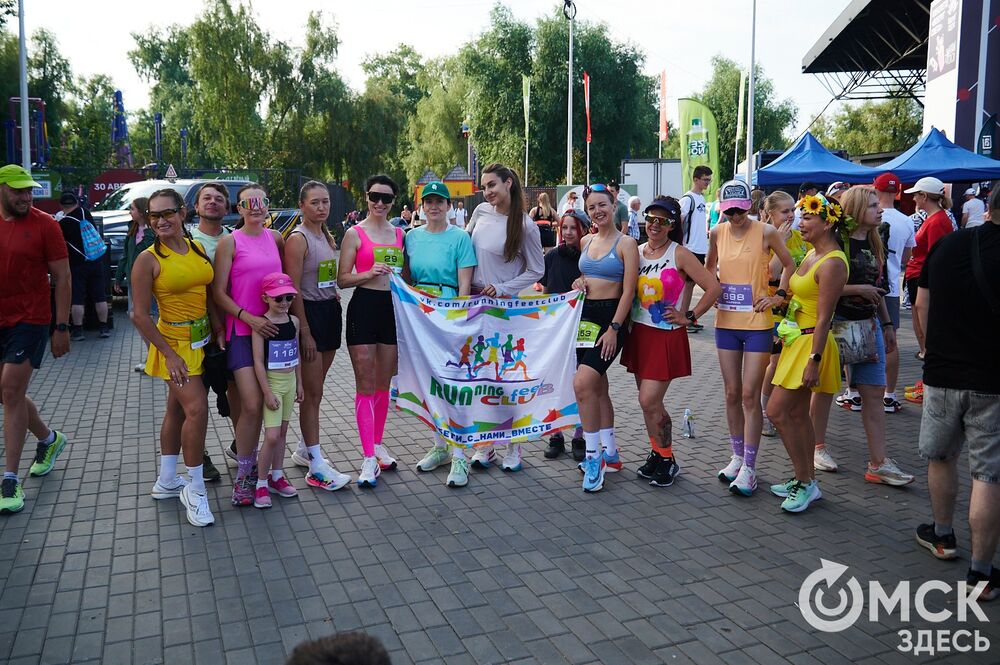 15 июня на Зелёном острове состоялся ежегодный Цветочный забег , в котором принимают участие только женщины. Фото: Илья Петров