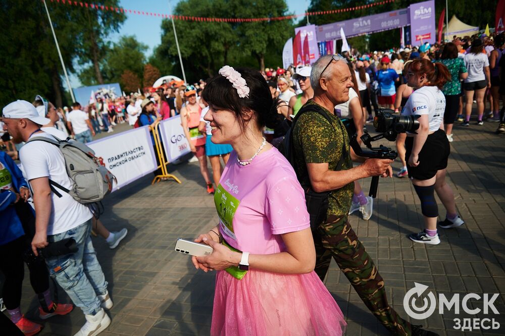 15 июня на Зелёном острове состоялся ежегодный Цветочный забег , в котором принимают участие только женщины. Фото: Илья Петров