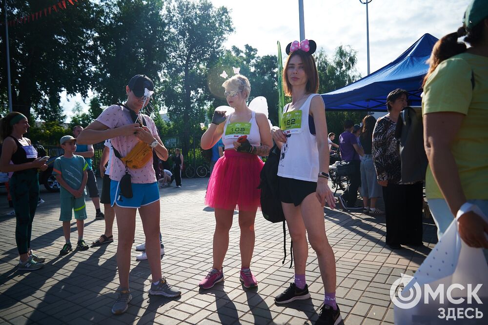 15 июня на Зелёном острове состоялся ежегодный Цветочный забег , в котором принимают участие только женщины. Фото: Илья Петров