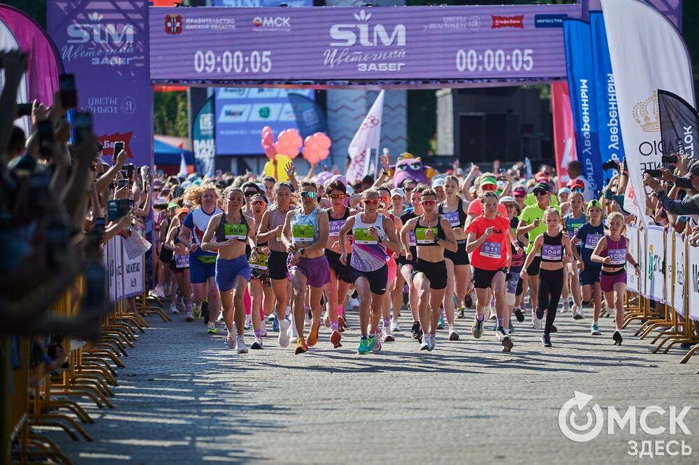 15 июня на Зелёном острове состоялся ежегодный Цветочный забег , в котором принимают участие только женщины. Фото: Илья Петров