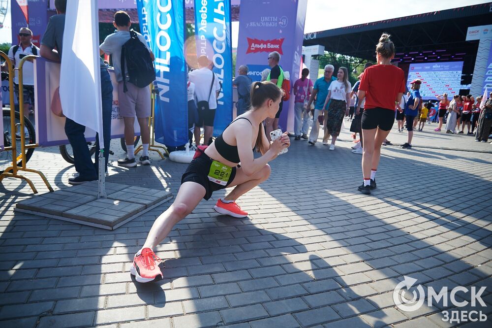 15 июня на Зелёном острове состоялся ежегодный Цветочный забег , в котором принимают участие только женщины. Фото: Илья Петров