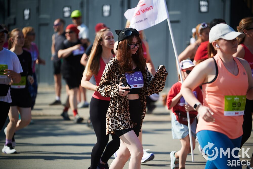 15 июня на Зелёном острове состоялся ежегодный Цветочный забег , в котором принимают участие только женщины. Фото: Илья Петров