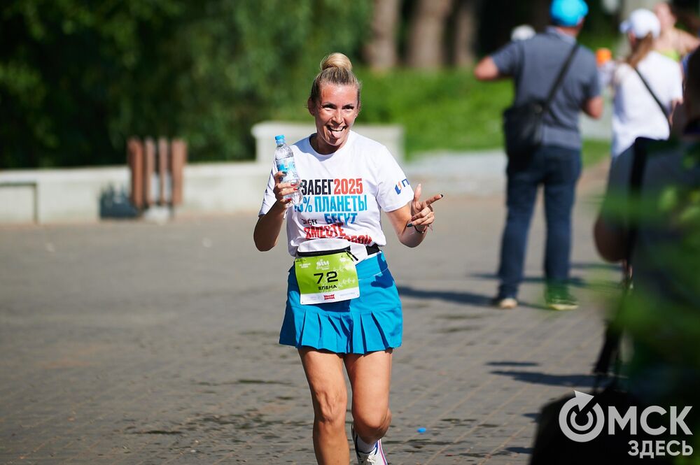 15 июня на Зелёном острове состоялся ежегодный Цветочный забег , в котором принимают участие только женщины. Фото: Илья Петров