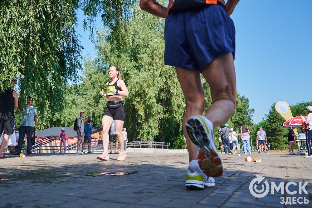 15 июня на Зелёном острове состоялся ежегодный Цветочный забег , в котором принимают участие только женщины. Фото: Илья Петров