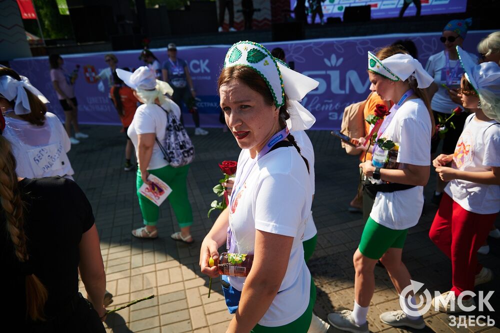15 июня на Зелёном острове состоялся ежегодный Цветочный забег , в котором принимают участие только женщины. Фото: Илья Петров
